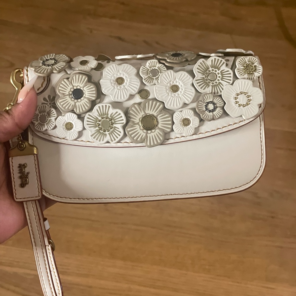 Coach Chalk Teaflower wristlet